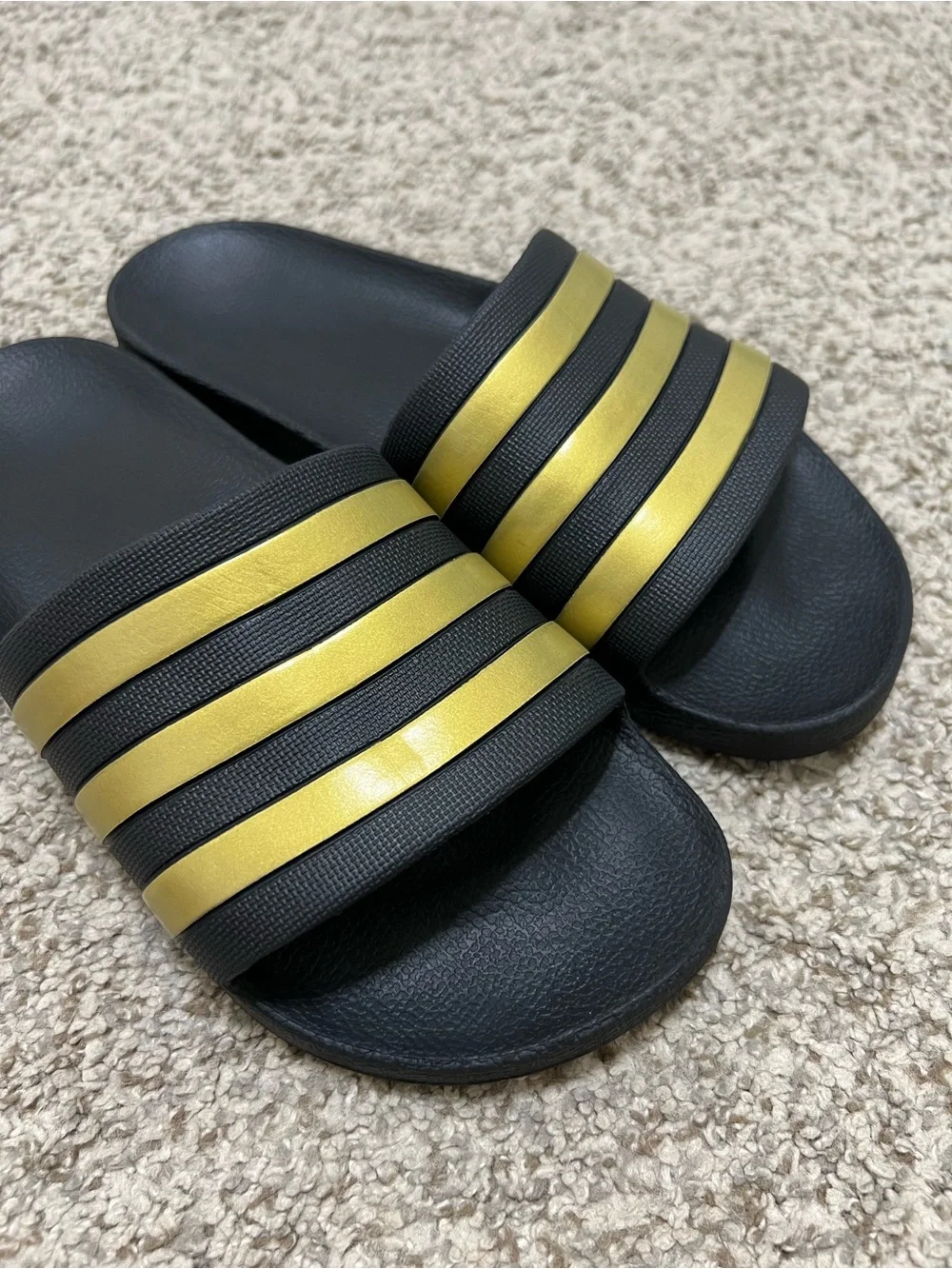 Adidas Adilette Aqua Slide Sandals Black and Gold Men's Size 7